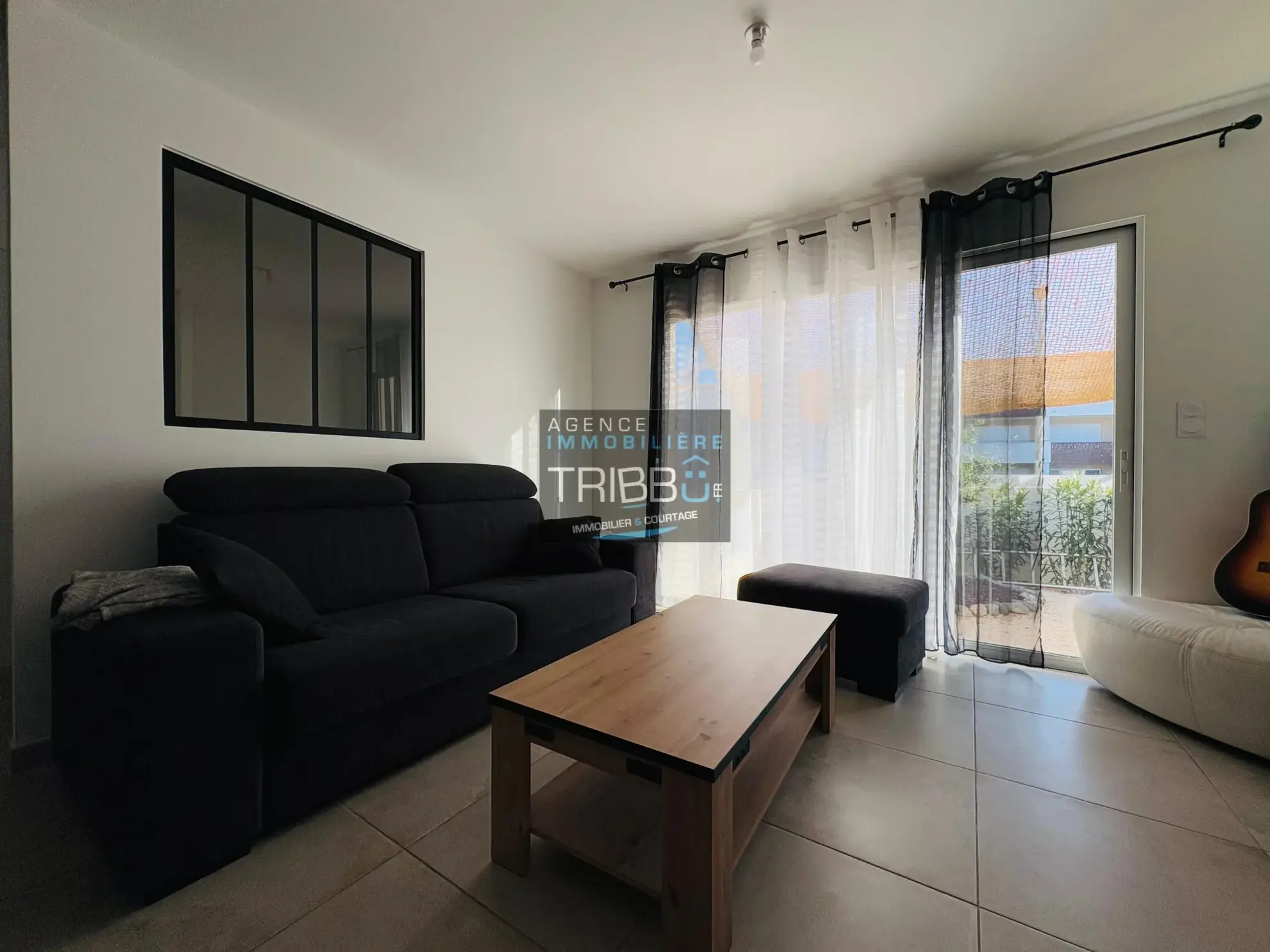 Villa à Thuir de plain-pied, 2 chambres avec jardin, garage et terrasse 