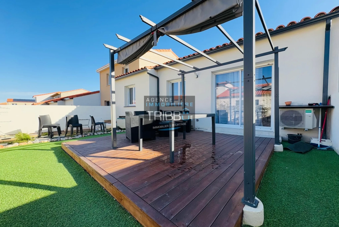 Villa à Thuir de plain-pied, 2 chambres avec jardin, garage et terrasse 