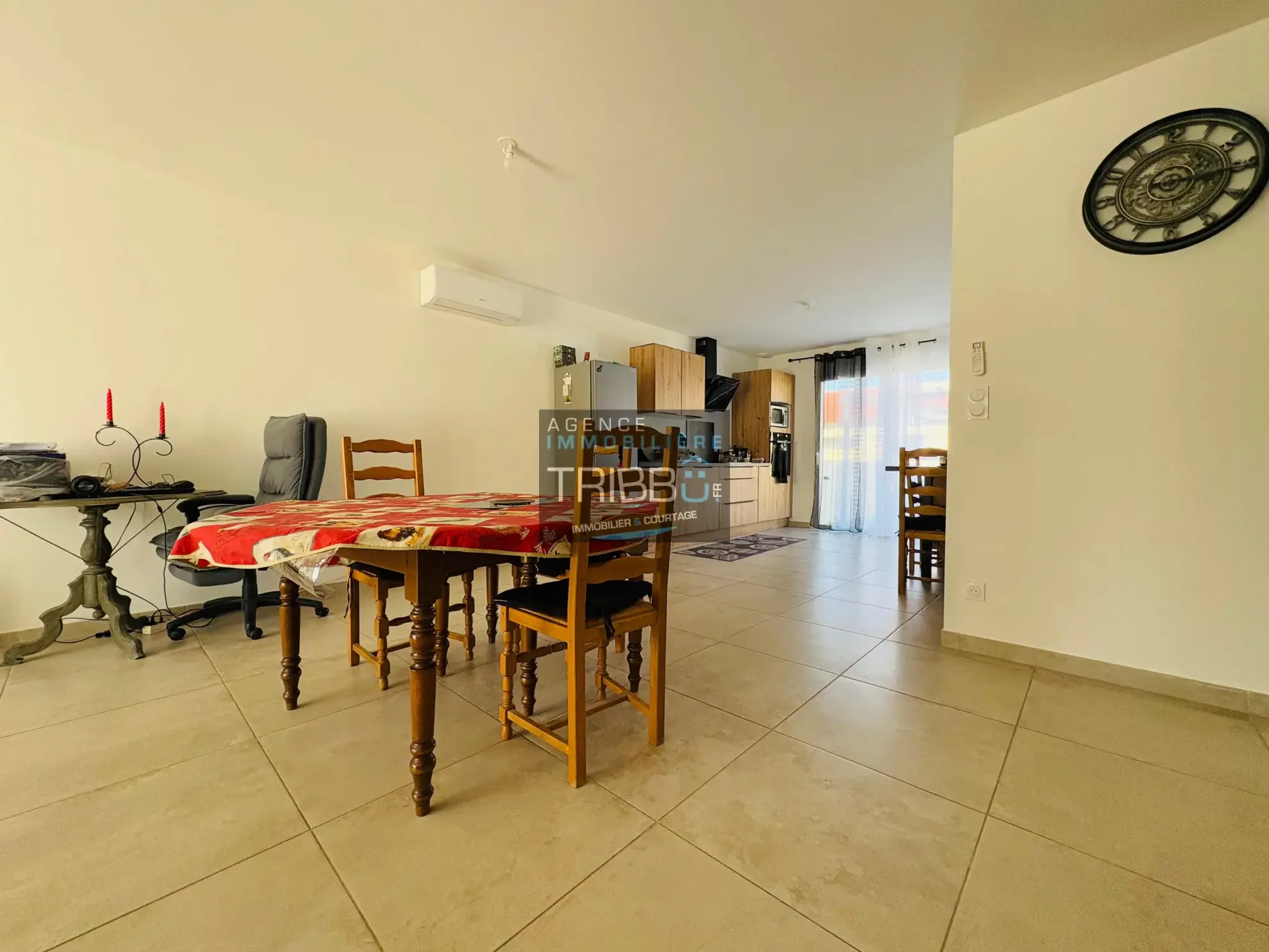 Villa à Thuir de plain-pied, 2 chambres avec jardin, garage et terrasse 