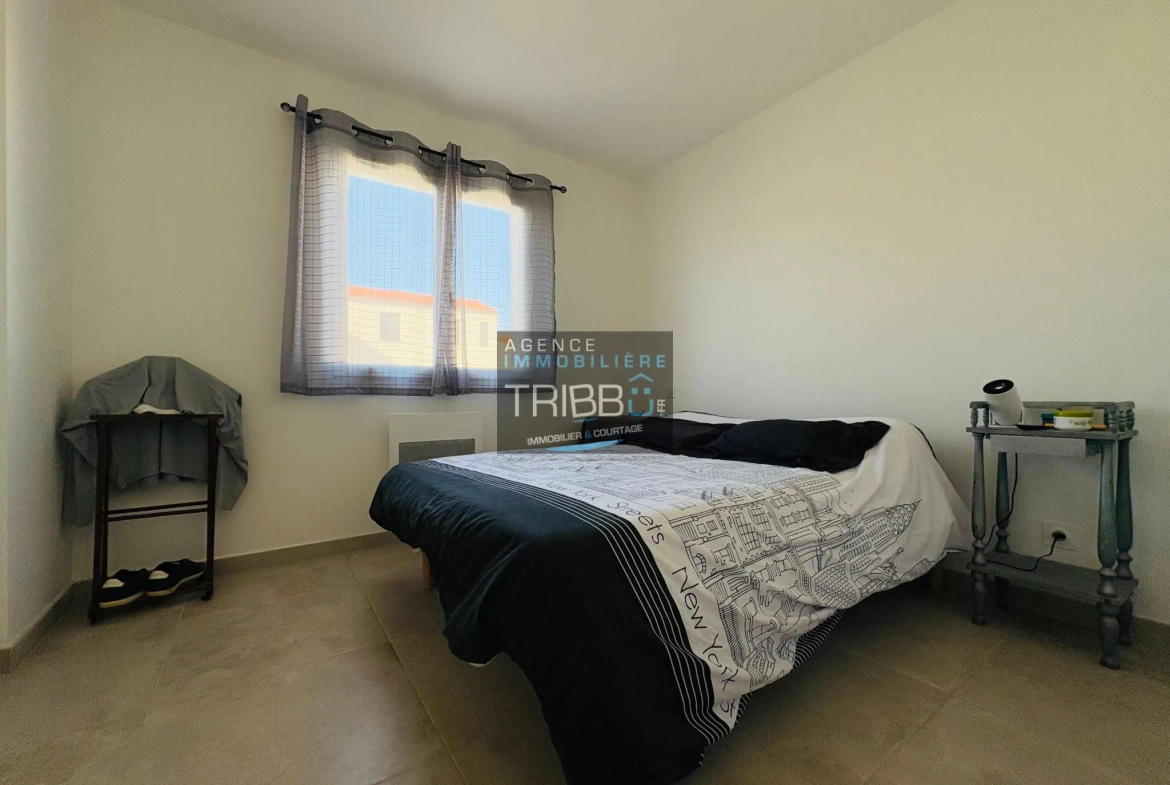 Villa à Thuir de plain-pied, 2 chambres avec jardin, garage et terrasse 