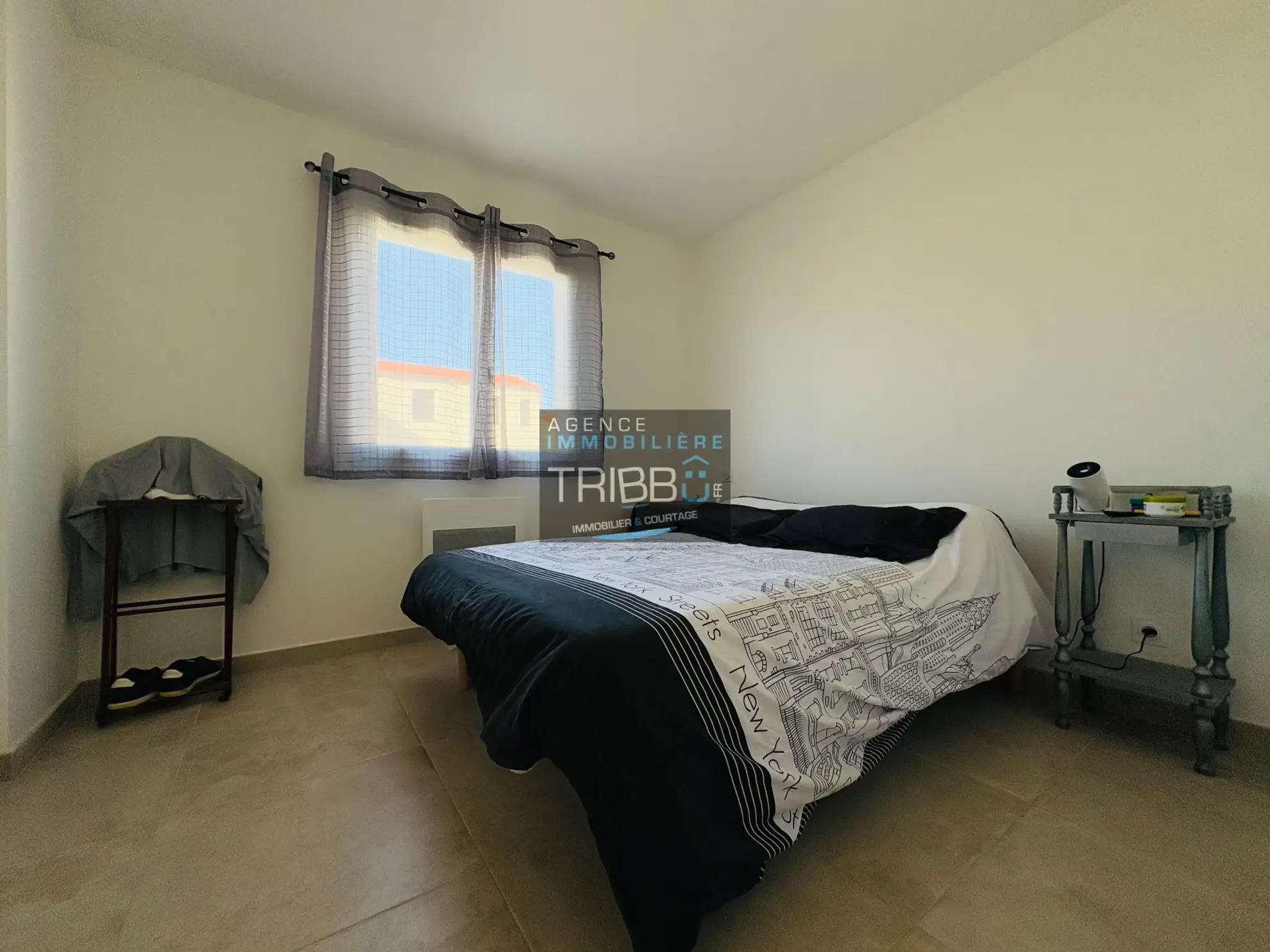 Villa à Thuir de plain-pied, 2 chambres avec jardin, garage et terrasse 