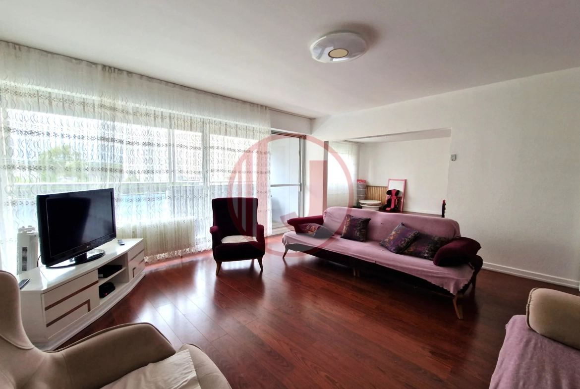 Appartement F5 spacieux en plein centre de Mulhouse avec balcon et loggia 