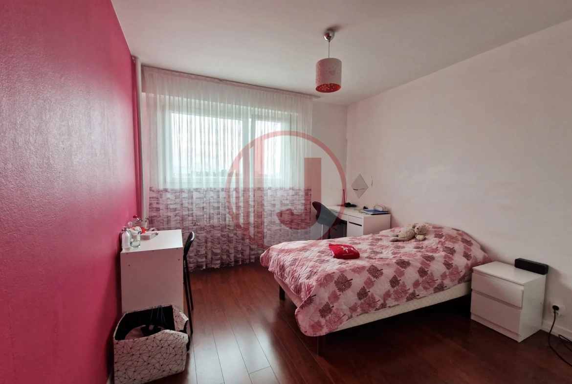 Appartement F5 spacieux en plein centre de Mulhouse avec balcon et loggia 