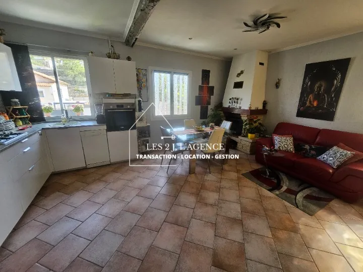 Appartement T2 avec jardin à Marseille - Beau espace extérieur et faibles charges 