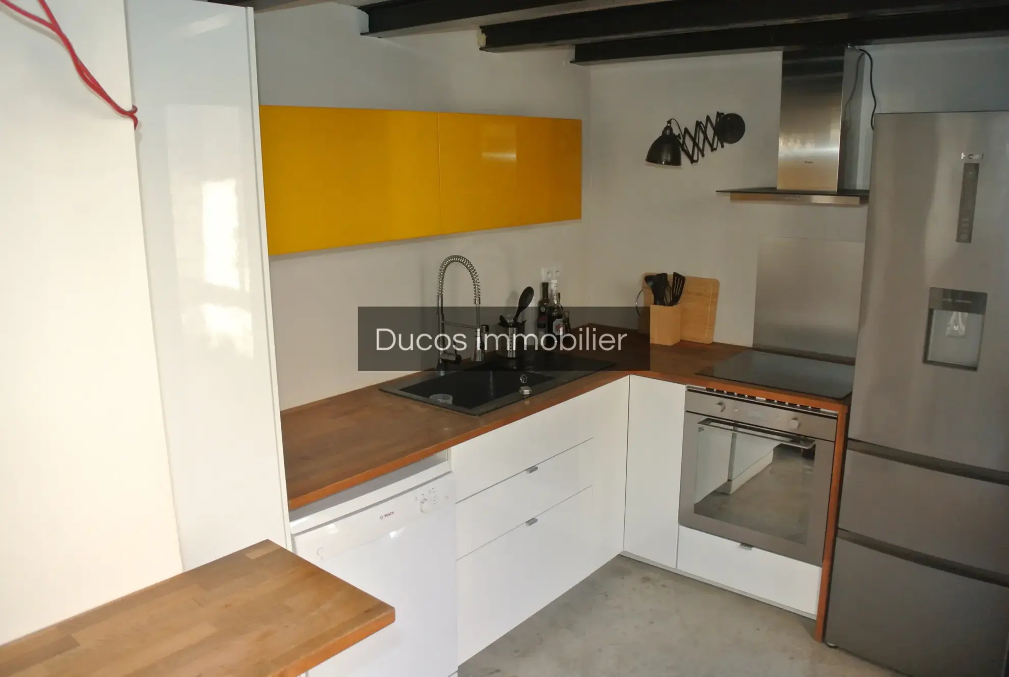 Maison de ville rénovée avec terrasse et garage au centre de Marmande 