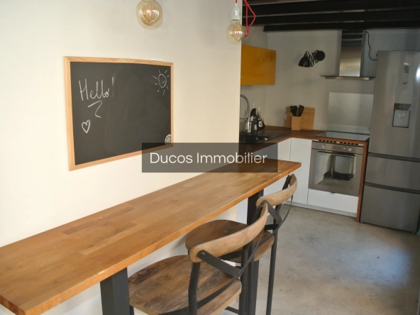 Maison de ville rénovée avec terrasse et garage au centre de Marmande 