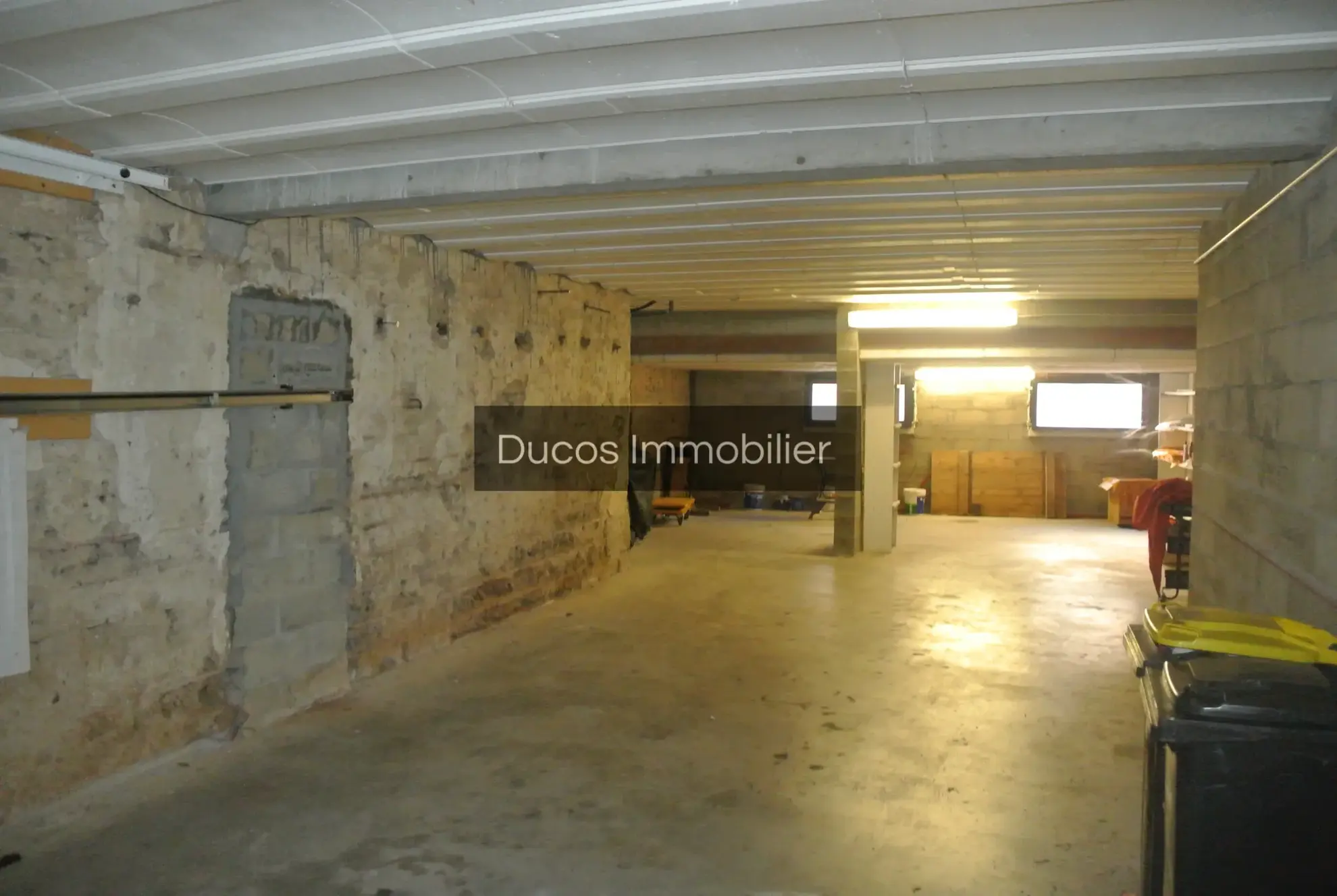 Maison de ville rénovée avec terrasse et garage au centre de Marmande 