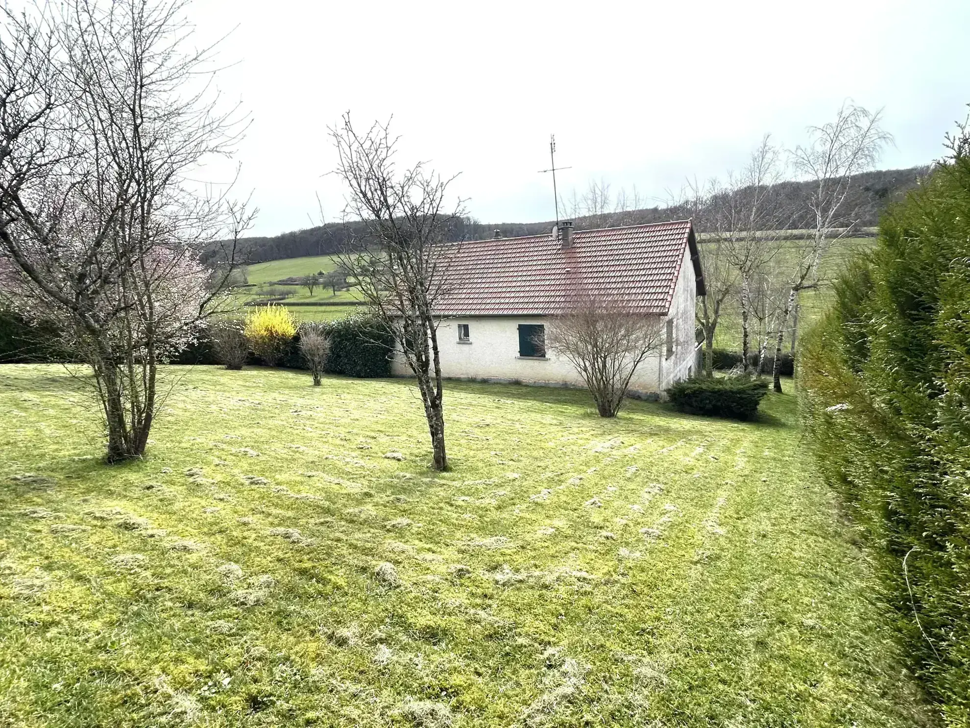 Pavillon à vendre à Premery avec vue imprenable et grand terrain 