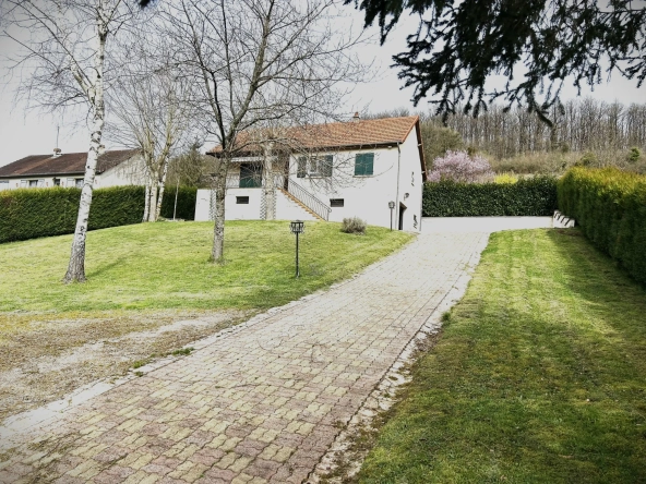 Pavillon à vendre à Premery avec vue imprenable et grand terrain