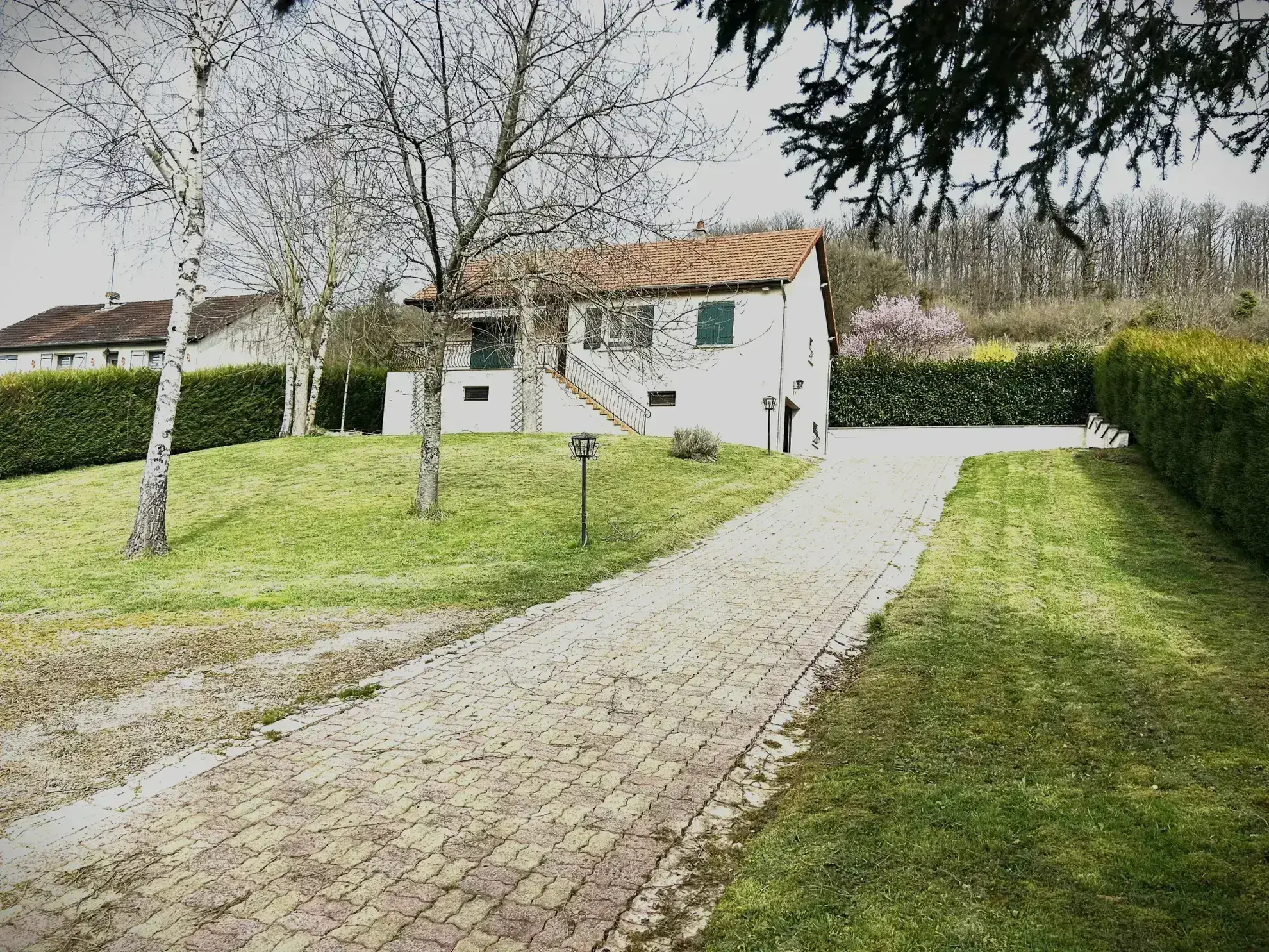Pavillon à vendre à Premery avec vue imprenable et grand terrain 