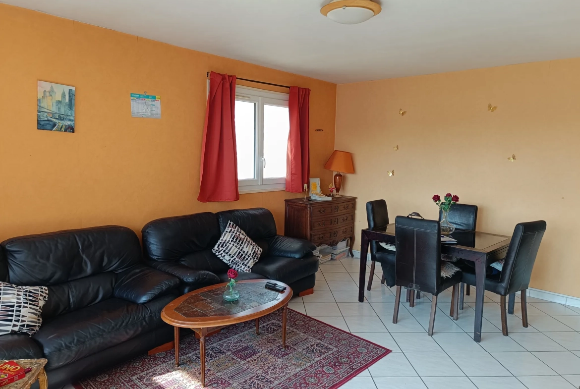 Appartement 4 pièces à Plaisir de 82 m² avec balcon et cave, idéalement situé 