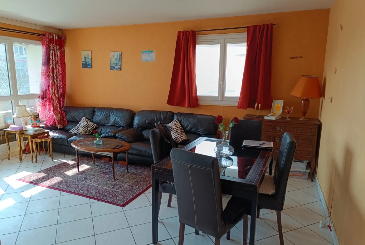 Appartement 4 pièces à Plaisir de 82 m² avec balcon et cave, idéalement situé 