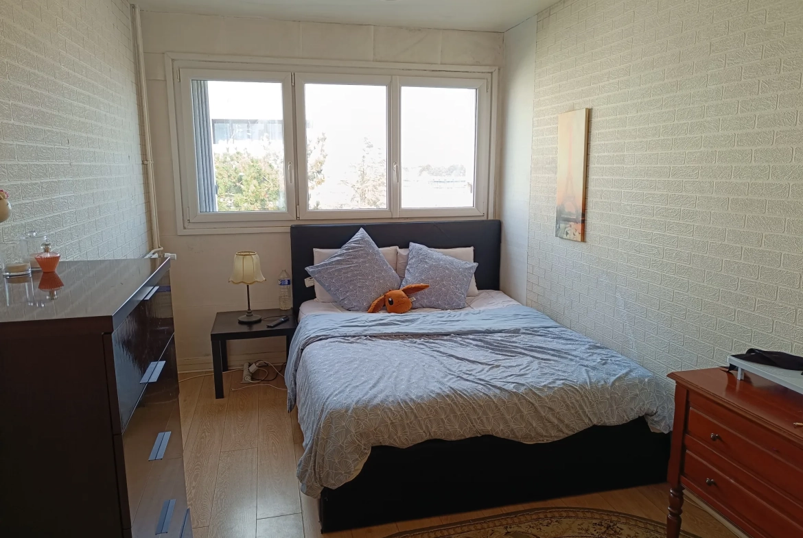 Appartement 4 pièces à Plaisir de 82 m² avec balcon et cave, idéalement situé 