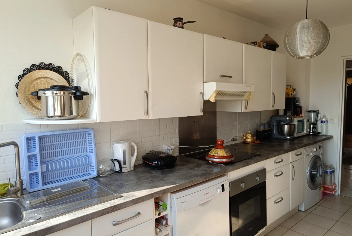 Appartement 4 pièces à Plaisir de 82 m² avec balcon et cave, idéalement situé 
