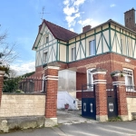Maison à Saint-Quentin avec jardin, garage et grand parking - 112 m²