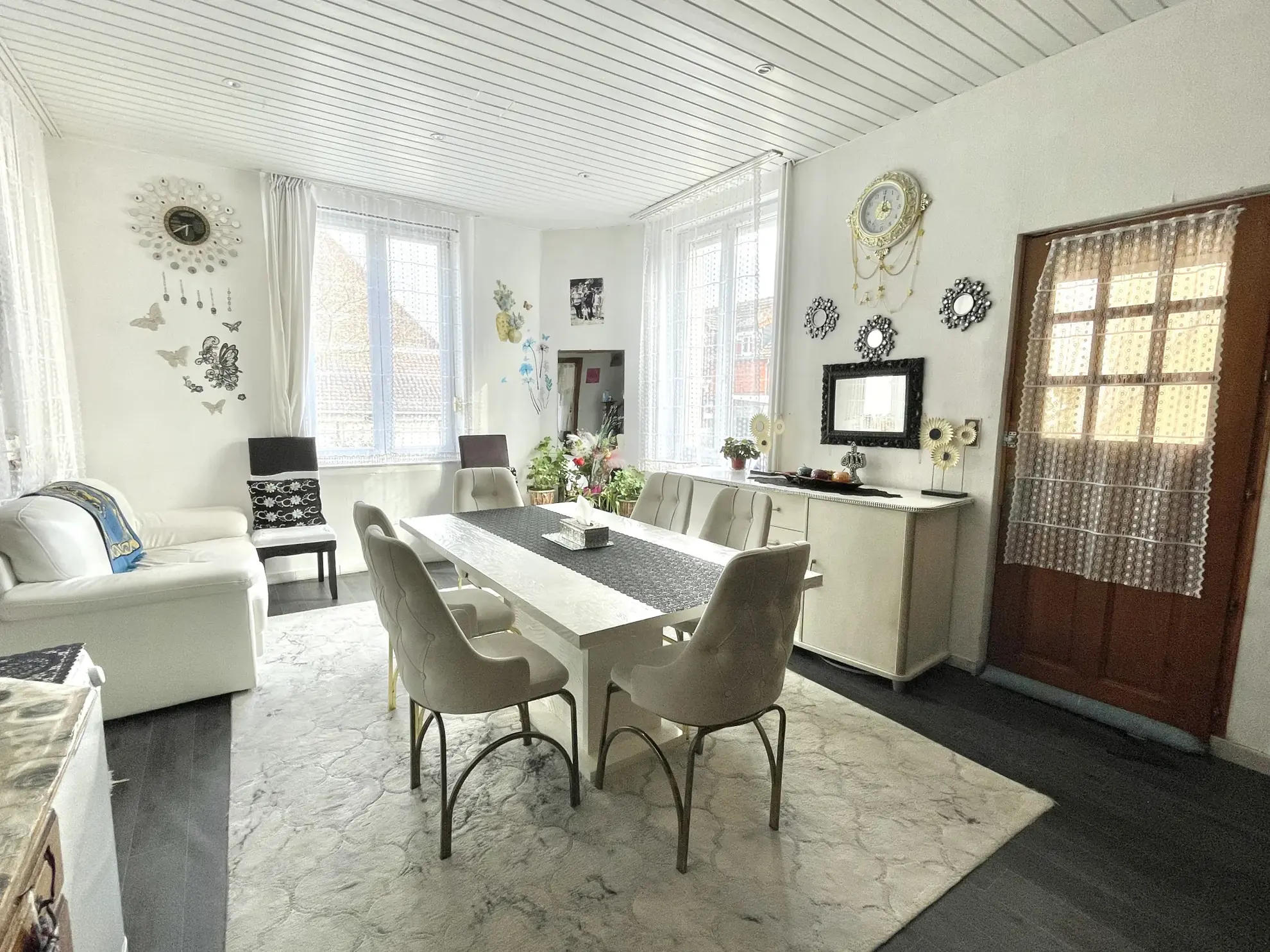 Maison à Saint-Quentin avec jardin, garage et grand parking - 112 m² 
