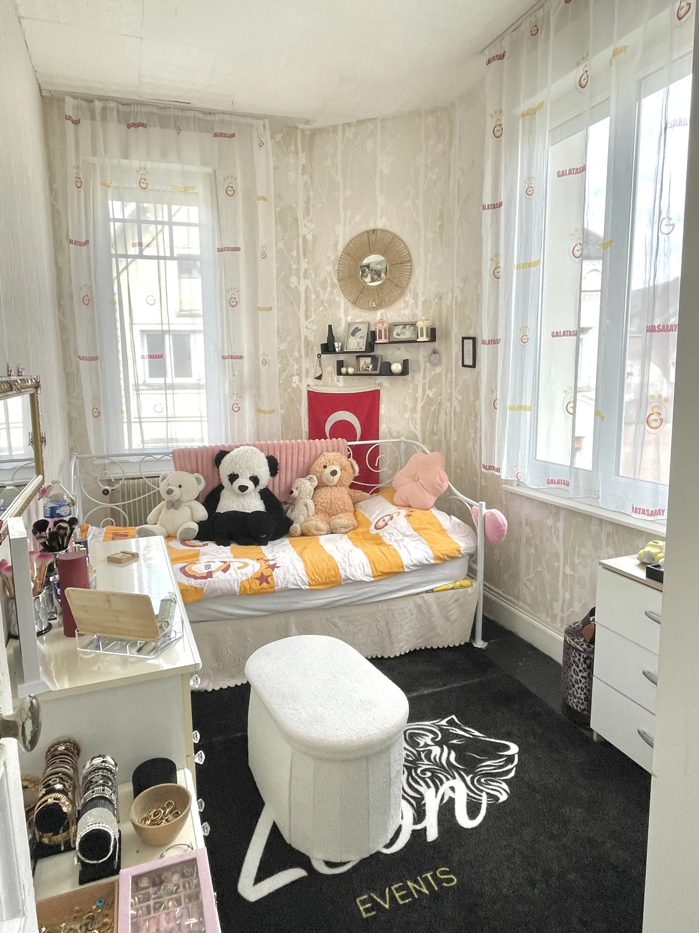 Maison à Saint-Quentin avec jardin, garage et grand parking - 112 m² 
