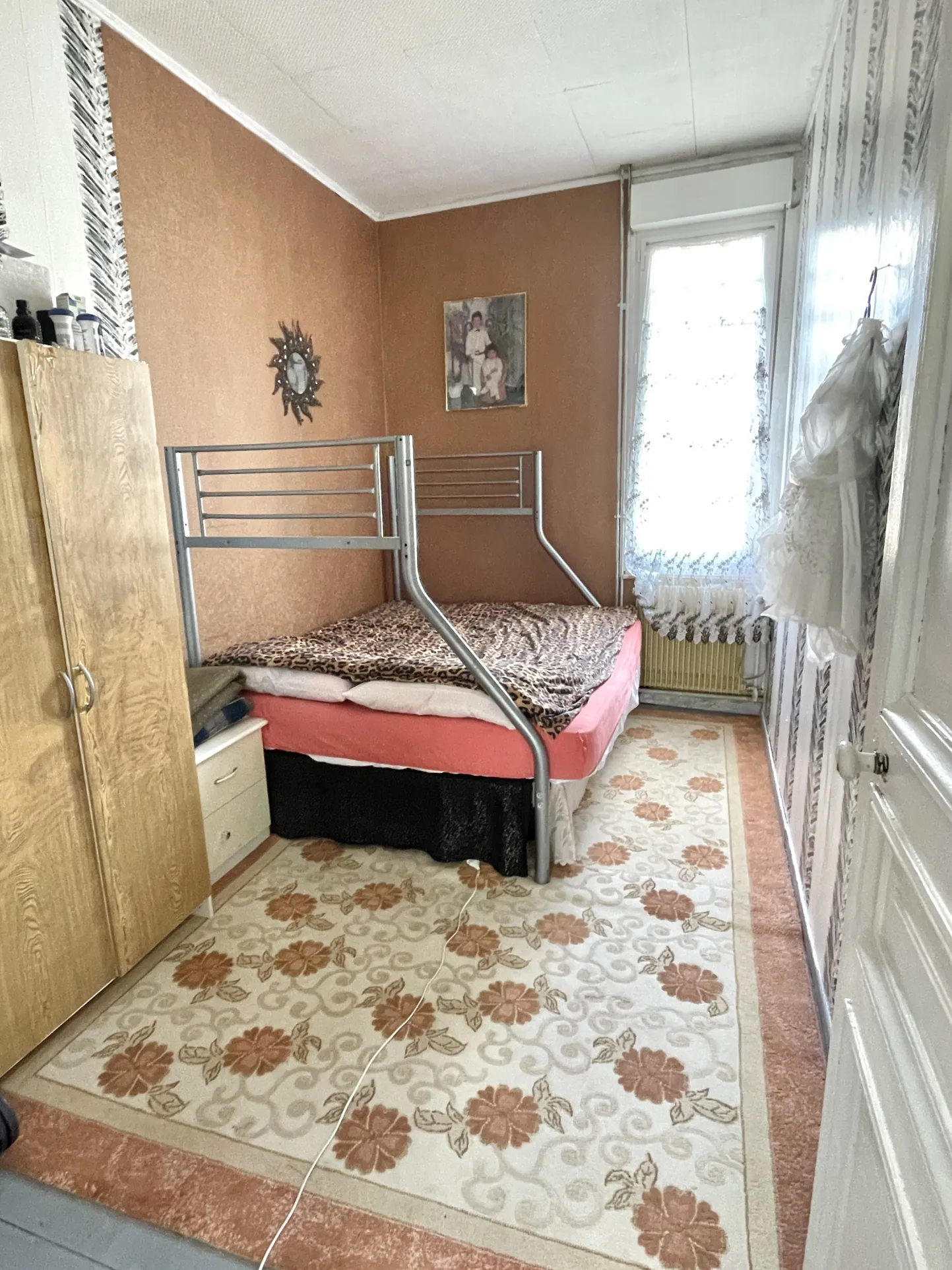 Maison à Saint-Quentin avec jardin, garage et grand parking - 112 m² 