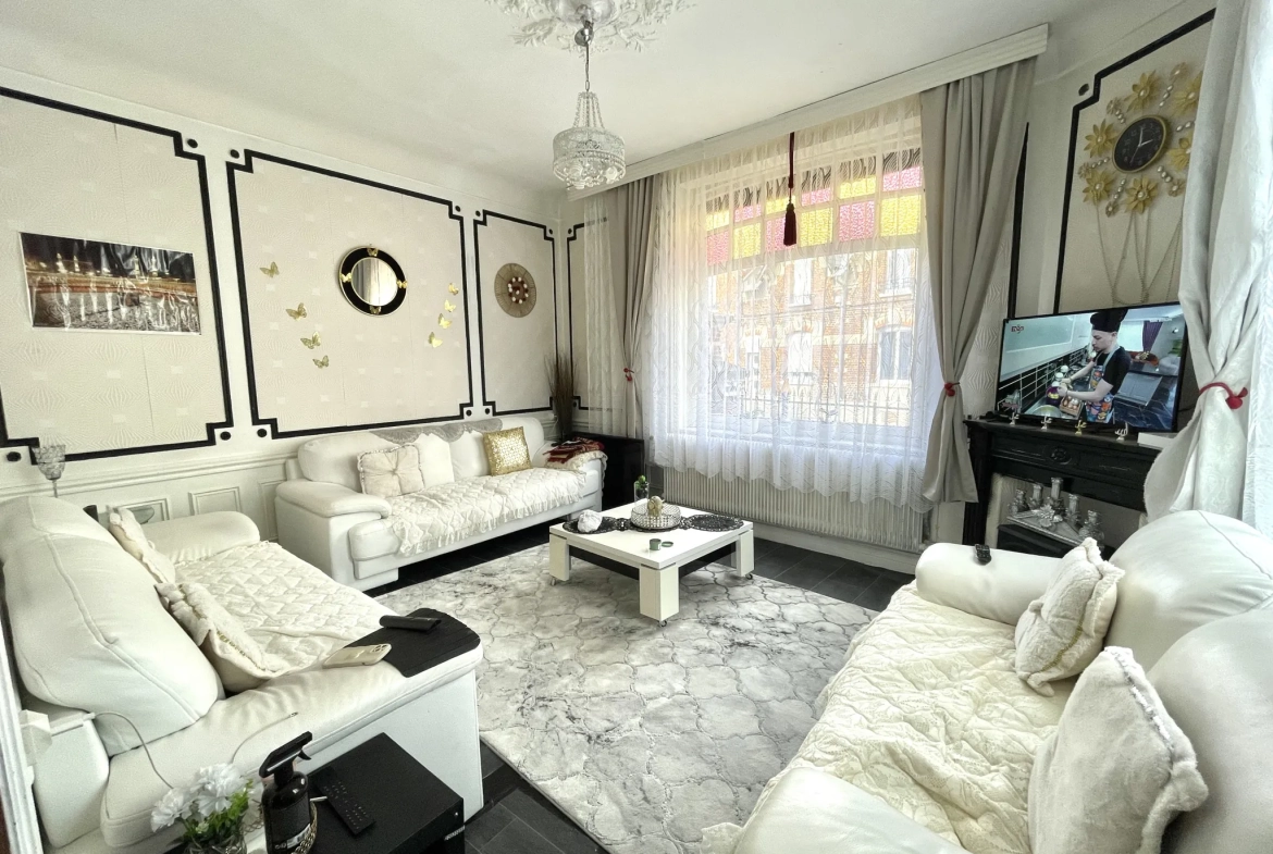 Maison à Saint-Quentin avec jardin, garage et grand parking - 112 m² 