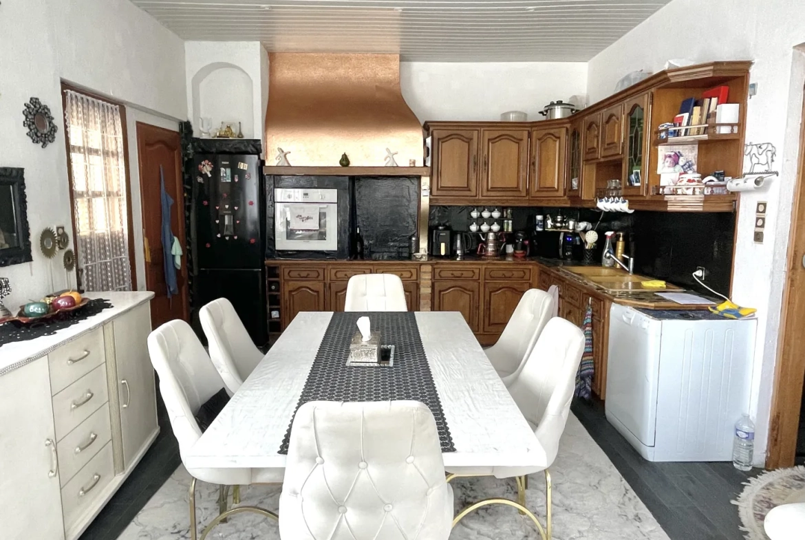 Maison à Saint-Quentin avec jardin, garage et grand parking - 112 m² 