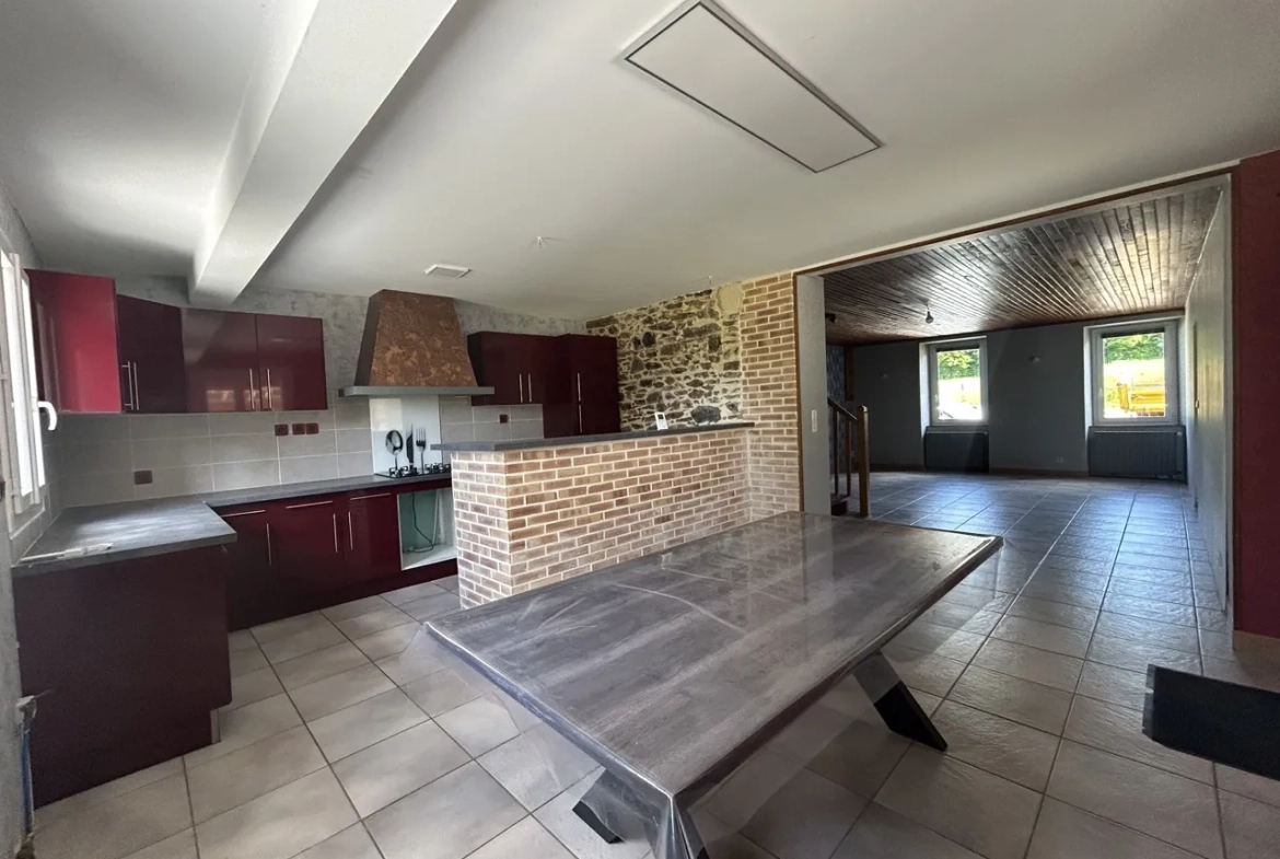 Belle maison à vendre à Seilhac avec grand terrain et équipements écologiques 