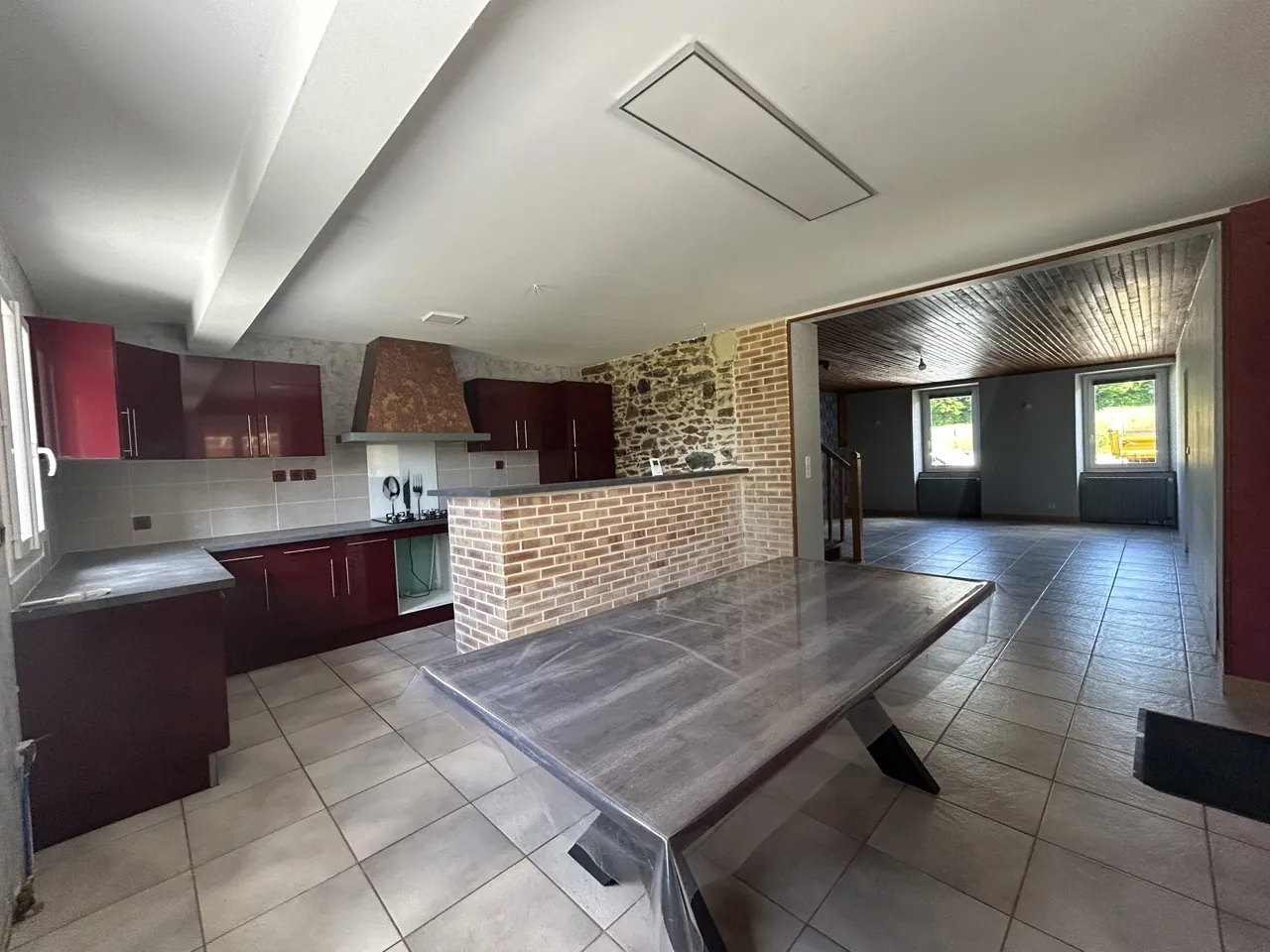 Belle maison à vendre à Seilhac avec grand terrain et équipements écologiques 