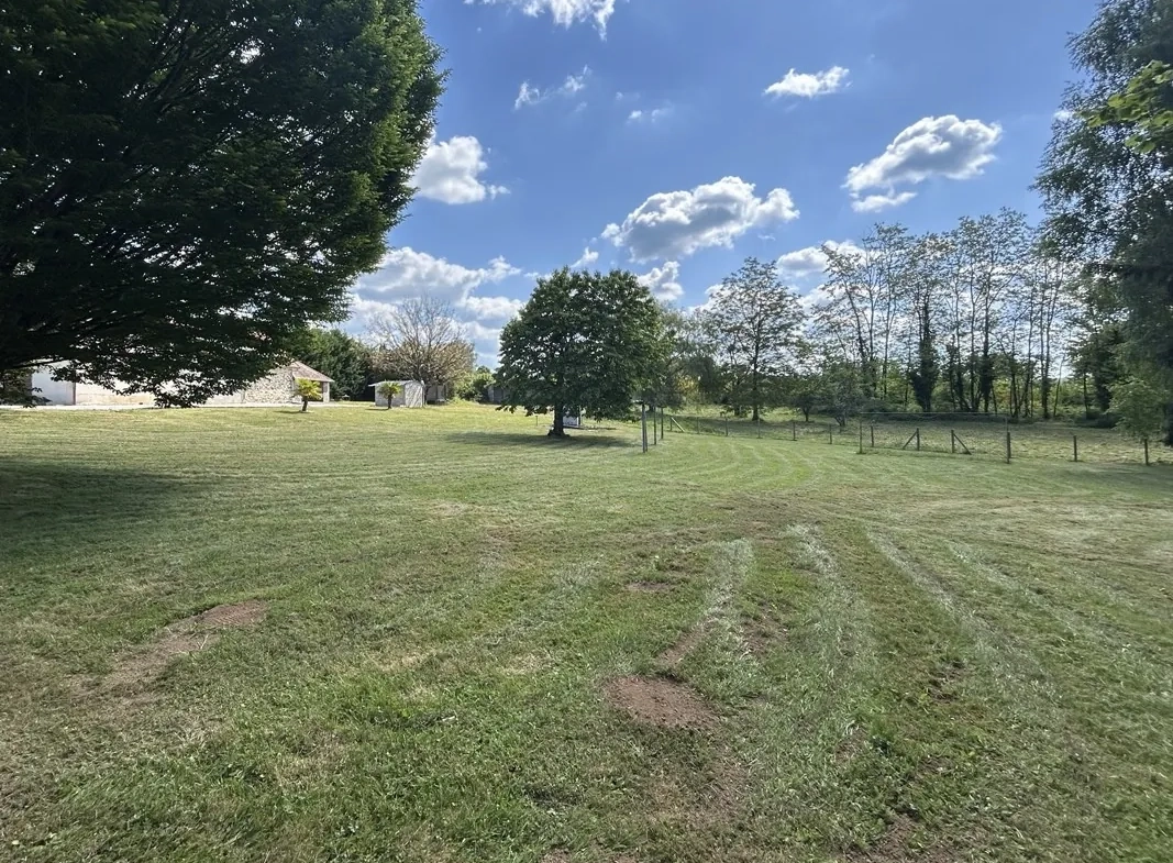 Belle maison à vendre à Seilhac avec grand terrain et équipements écologiques 