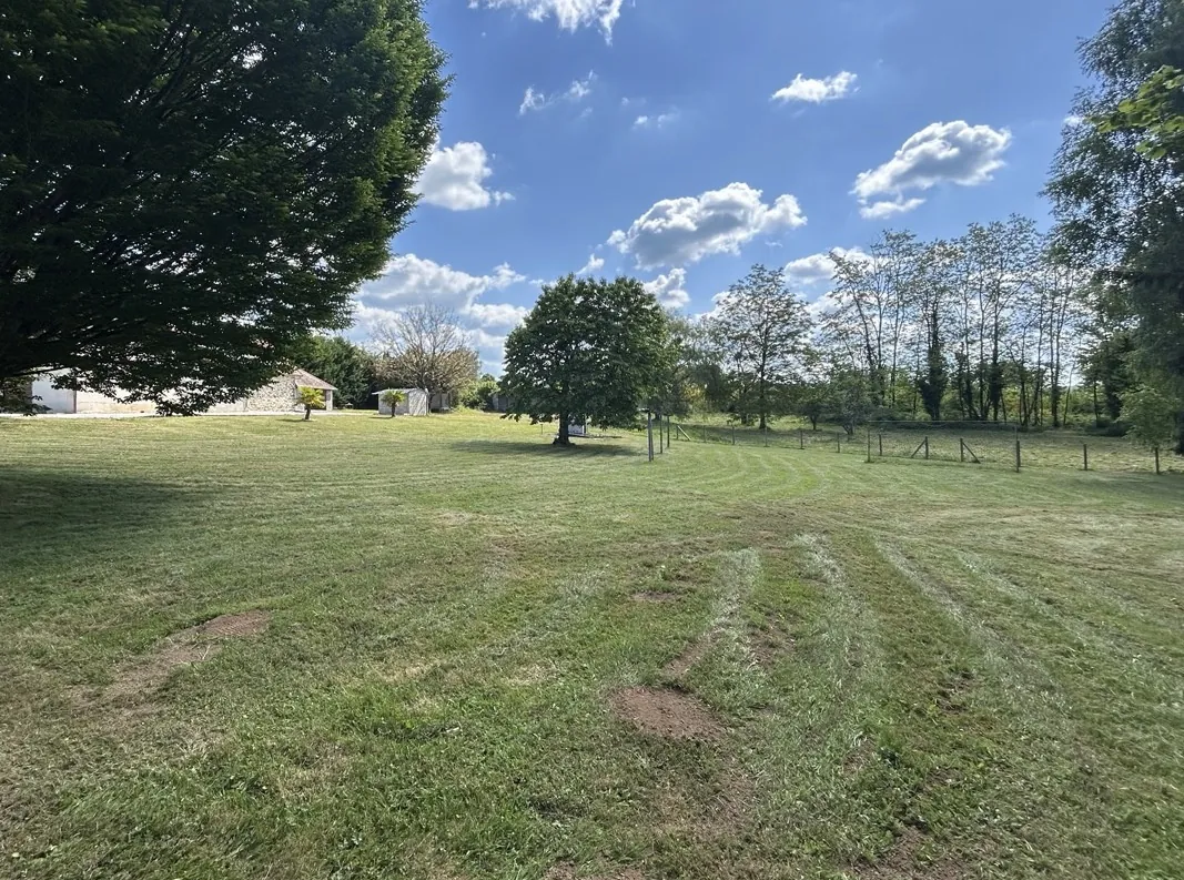 Belle maison à vendre à Seilhac avec grand terrain et équipements écologiques 
