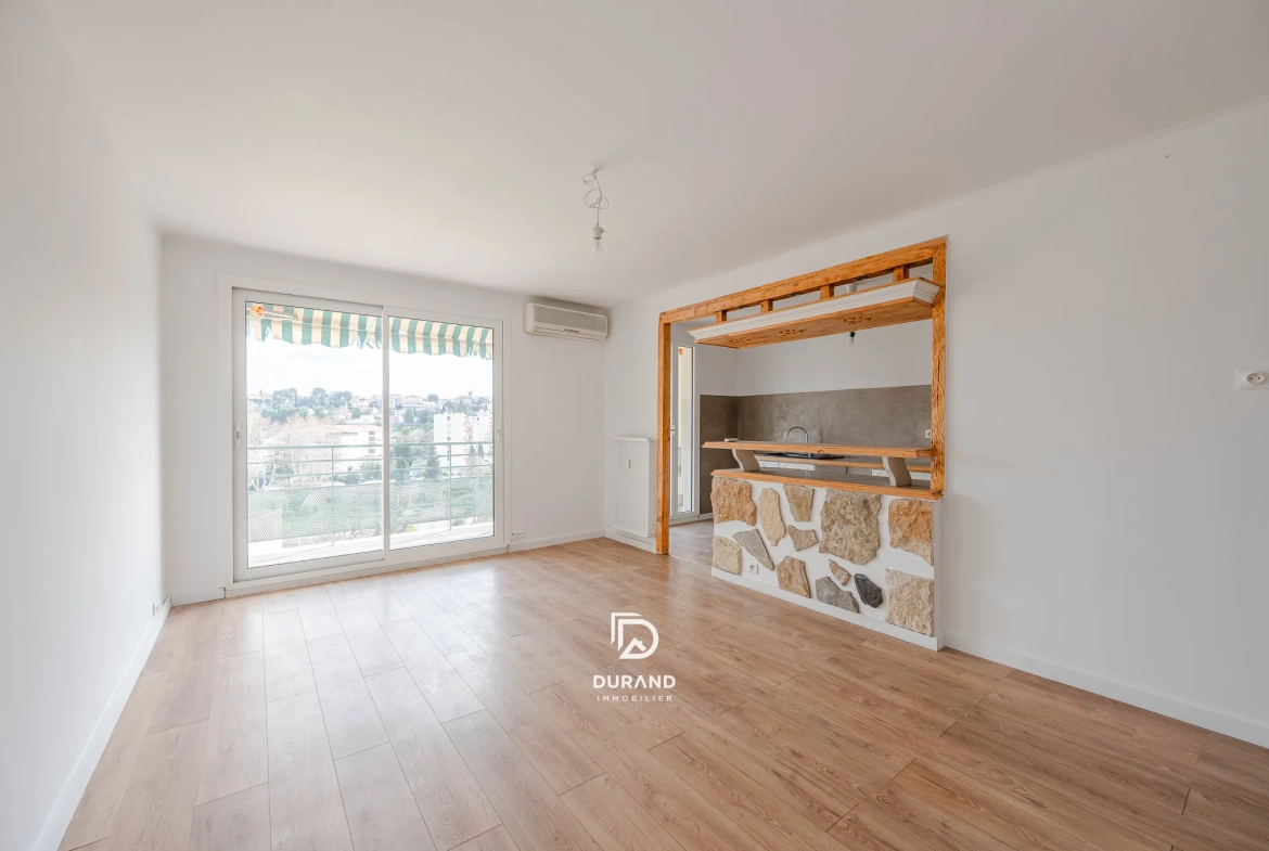 Bel appartement 3 pièces avec terrasse et parking à Marseille 