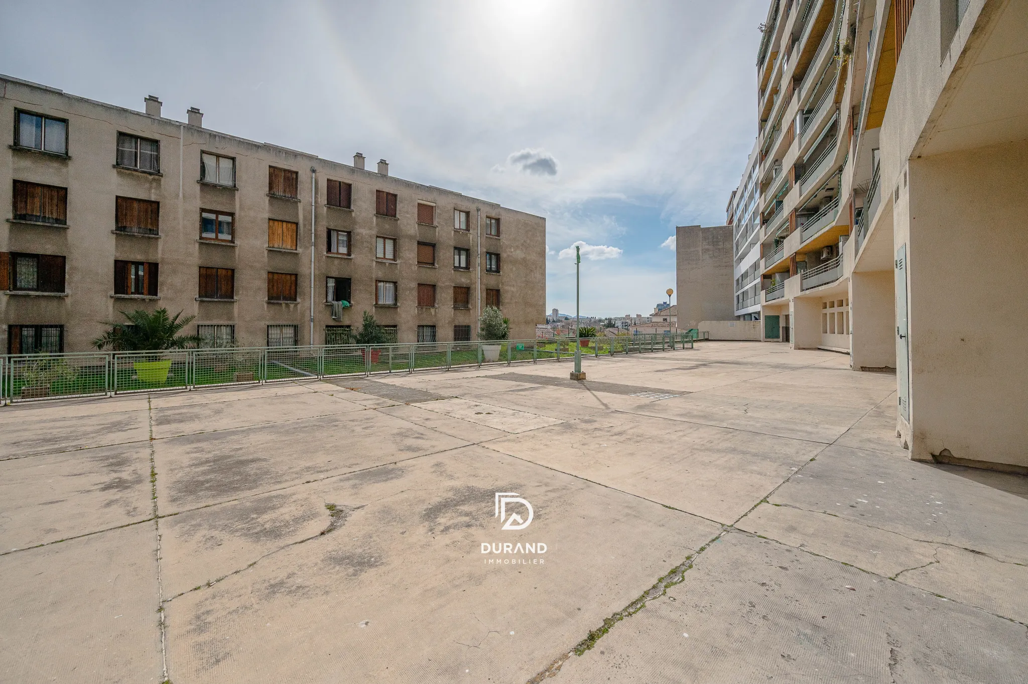 Bel appartement 3 pièces avec terrasse et parking à Marseille 