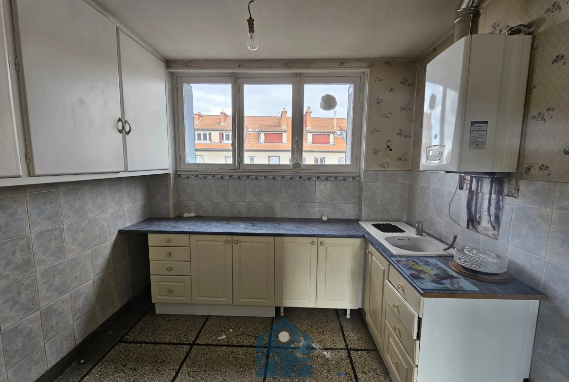 Appartement T3 à Clermont-Ferrand avec garage, balcon et vue sur le Puy-de-Dôme 