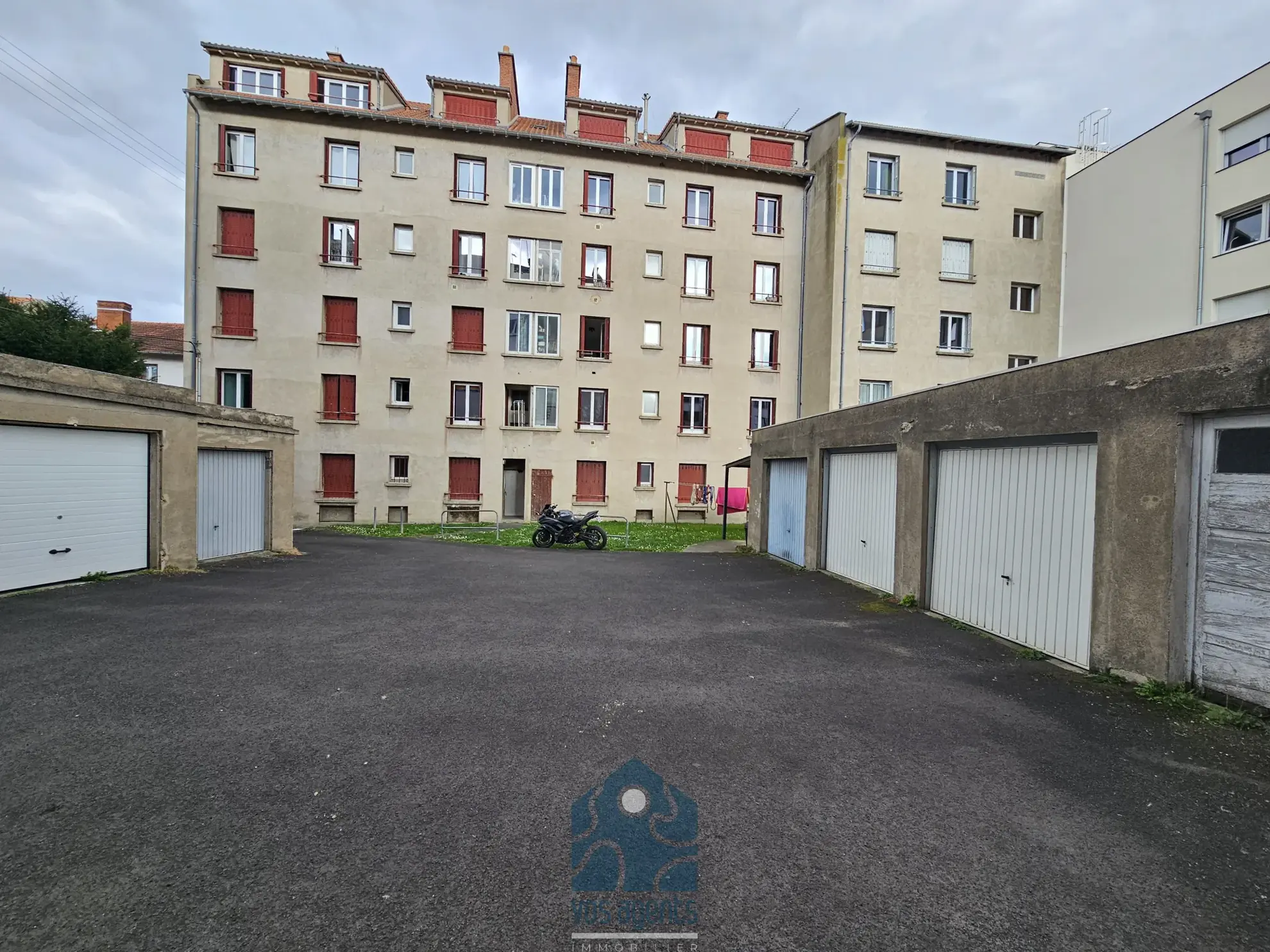 Appartement T3 à Clermont-Ferrand avec garage, balcon et vue sur le Puy-de-Dôme 