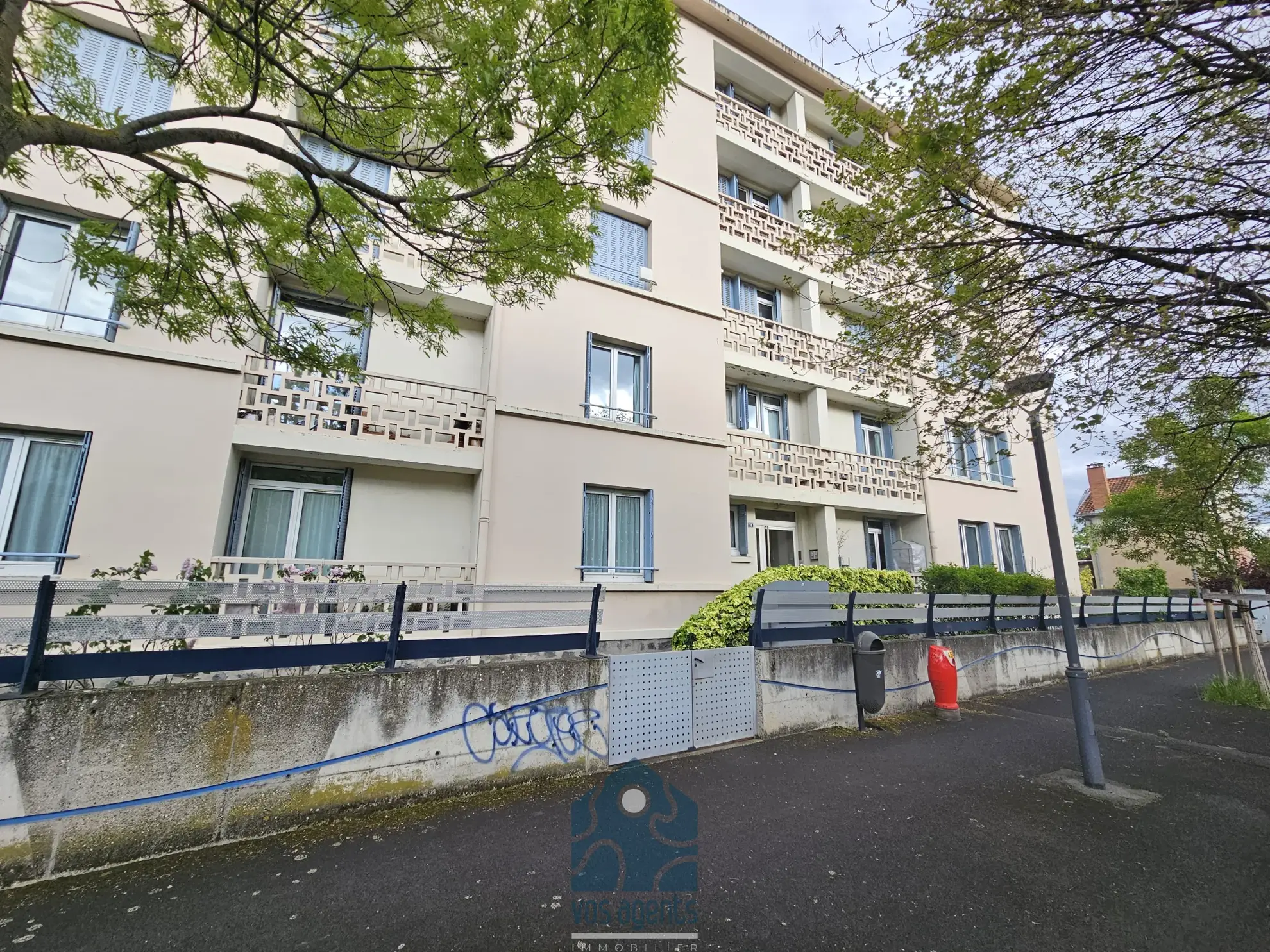 Appartement T3 à Clermont-Ferrand avec garage, balcon et vue sur le Puy-de-Dôme 