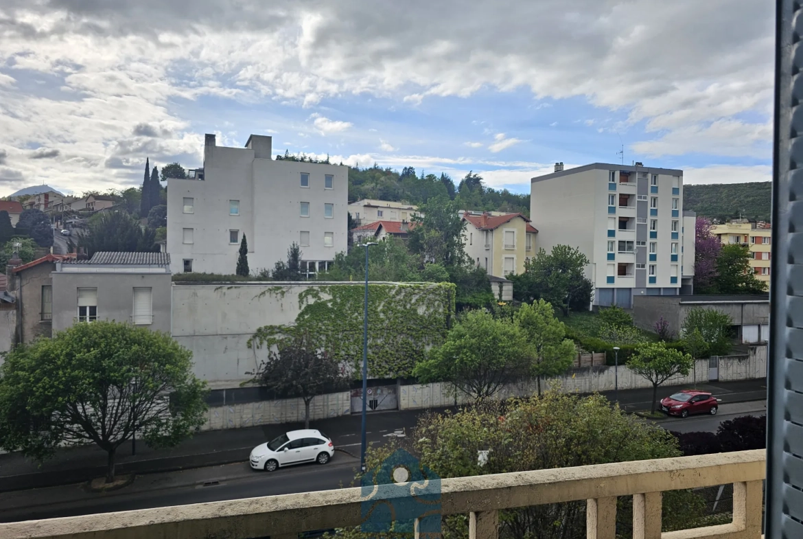 Appartement T3 à Clermont-Ferrand avec garage, balcon et vue sur le Puy-de-Dôme 