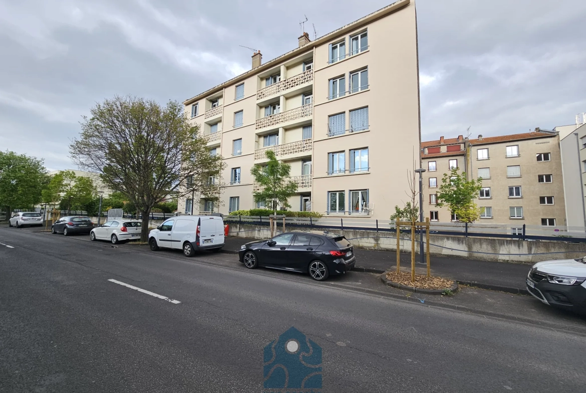 Appartement T3 à Clermont-Ferrand avec garage, balcon et vue sur le Puy-de-Dôme 