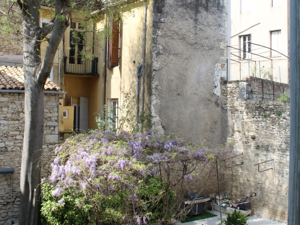 Appartement T3 de Charme avec Vue sur Jardin au Cœur de Nîmes 