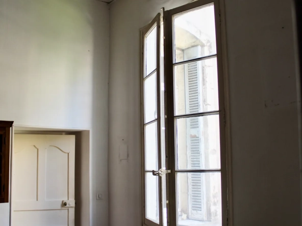 Appartement T3 de Charme avec Vue sur Jardin au Cœur de Nîmes 