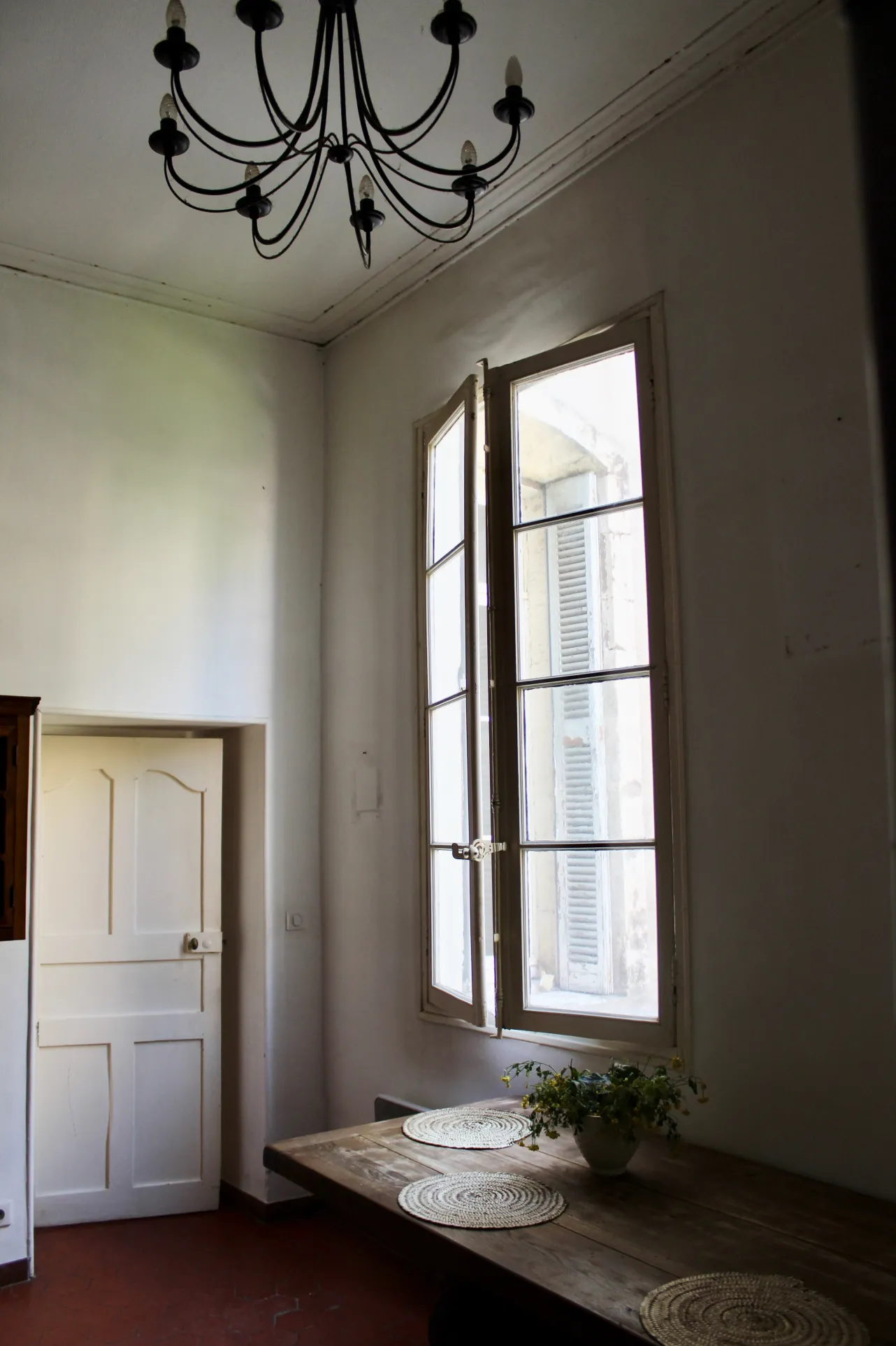 Appartement T3 de Charme avec Vue sur Jardin au Cœur de Nîmes 