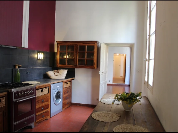 Appartement T3 de Charme avec Vue sur Jardin au Cœur de Nîmes 