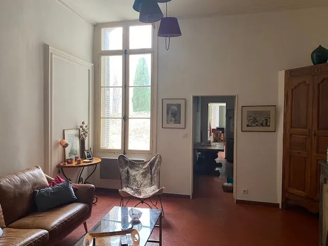 Appartement T3 de Charme avec Vue sur Jardin au Cœur de Nîmes 