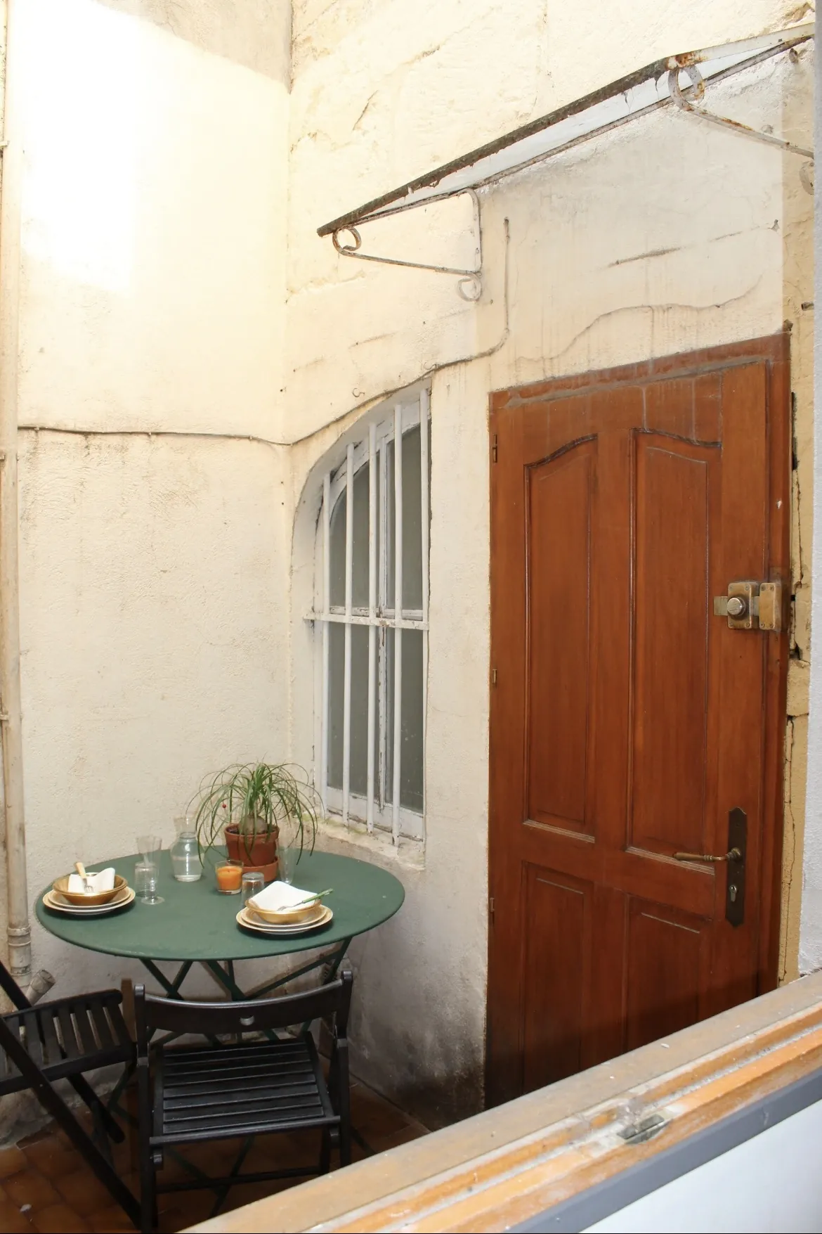 Appartement T3 de Charme avec Vue sur Jardin au Cœur de Nîmes 