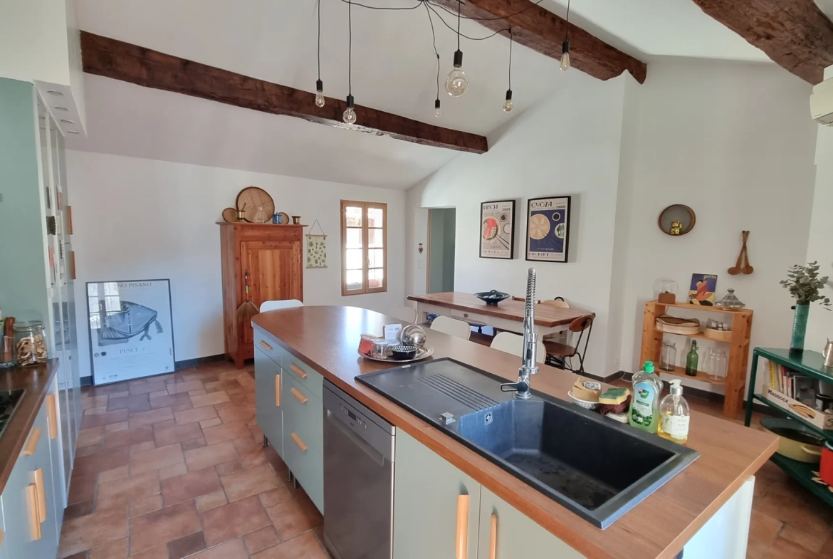 Appartement 4 pièces rénové à Sommieres - 113,49 m², proche centre-ville 