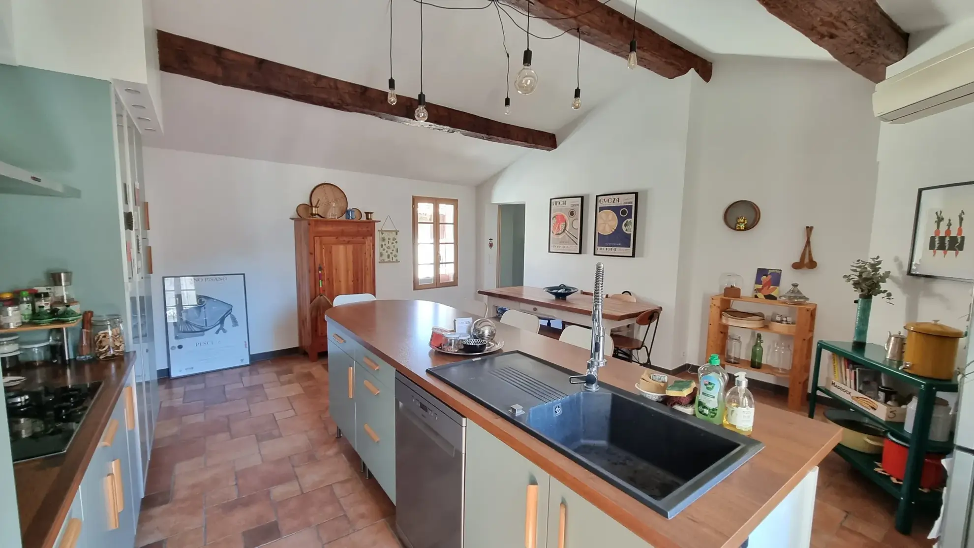 Appartement 4 pièces rénové à Sommieres - 113,49 m², proche centre-ville 