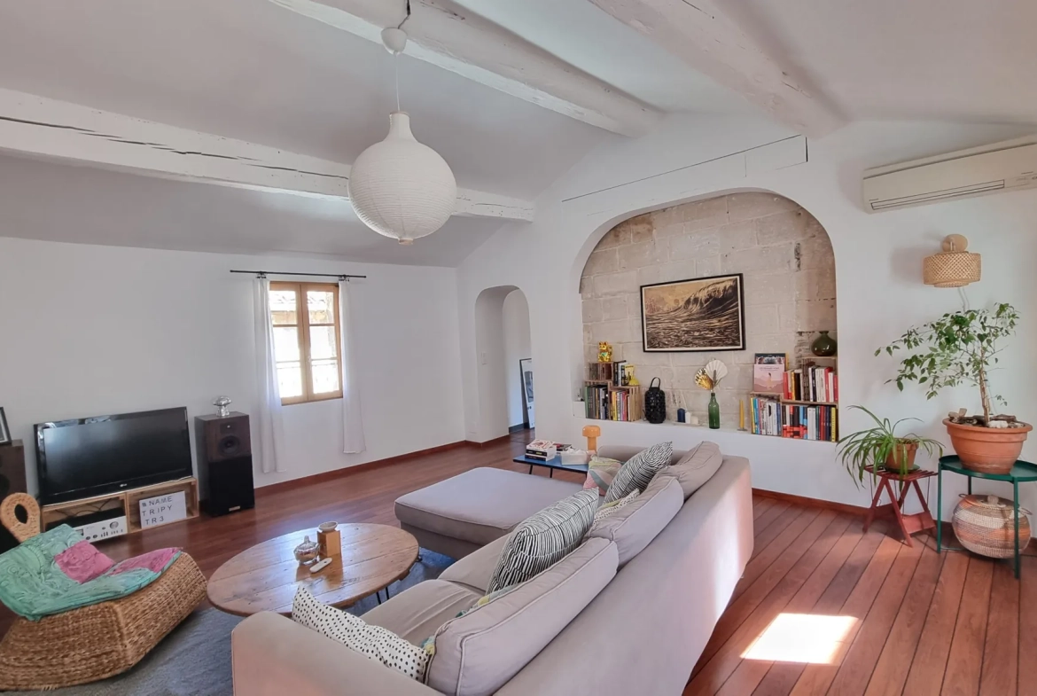 Appartement 4 pièces rénové à Sommieres - 113,49 m², proche centre-ville 
