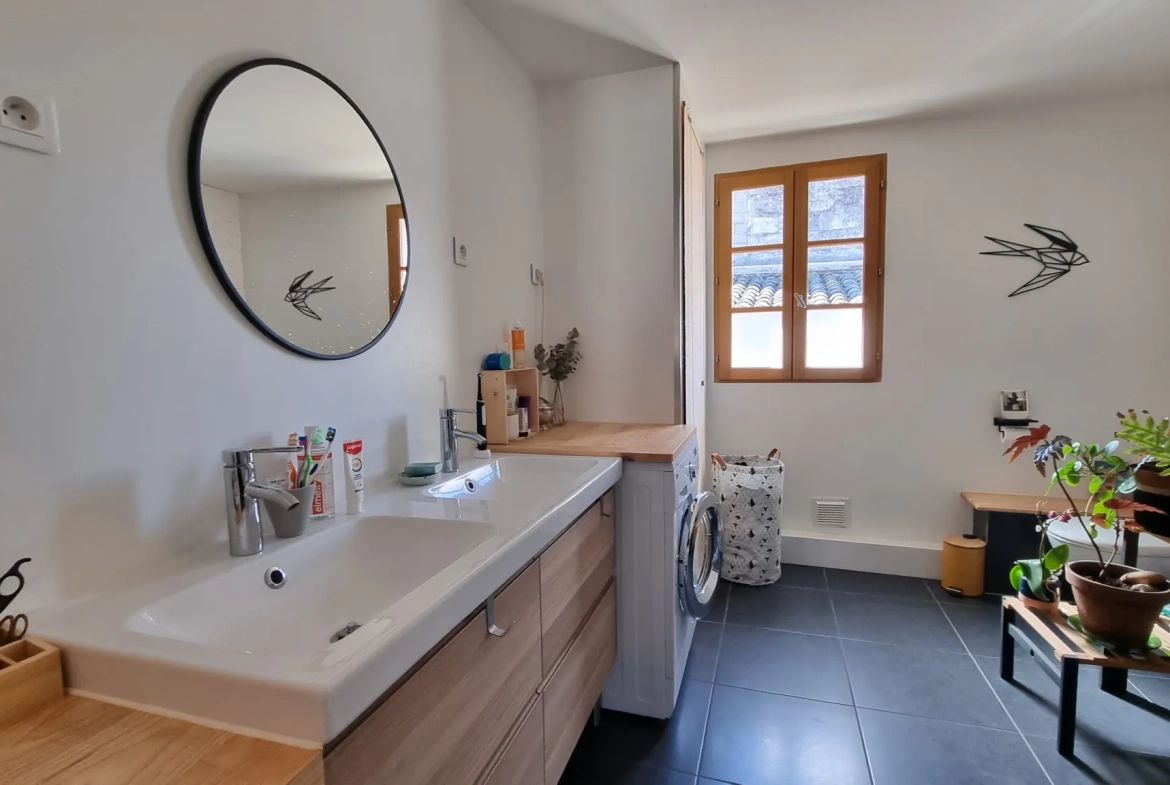 Appartement 4 pièces rénové à Sommieres - 113,49 m², proche centre-ville 