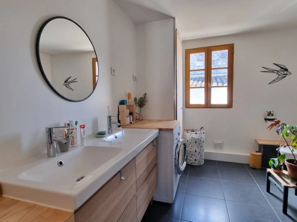 Appartement 4 pièces rénové à Sommieres - 113,49 m², proche centre-ville 