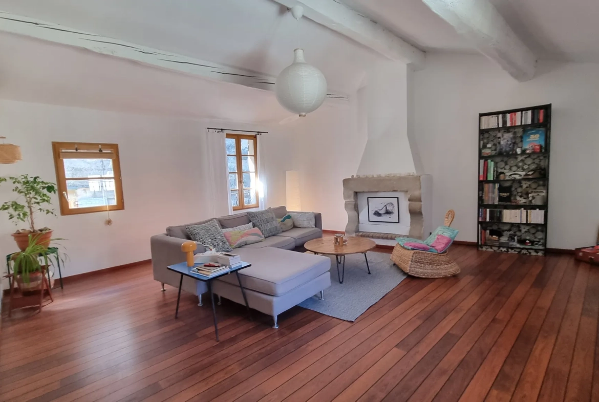 Appartement 4 pièces rénové à Sommieres - 113,49 m², proche centre-ville 
