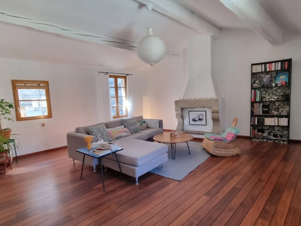 Appartement 4 pièces rénové à Sommieres - 113,49 m², proche centre-ville 