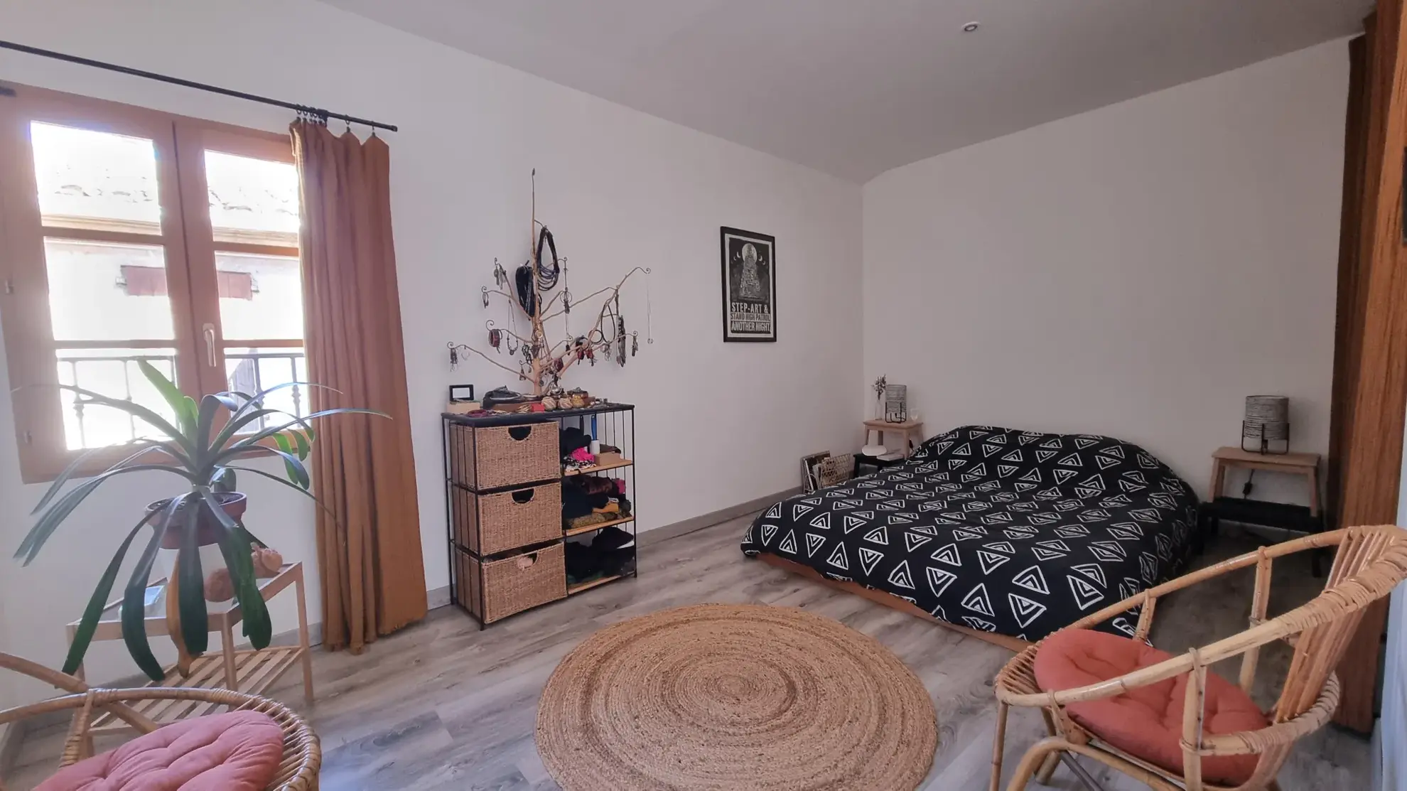Appartement 4 pièces rénové à Sommieres - 113,49 m², proche centre-ville 