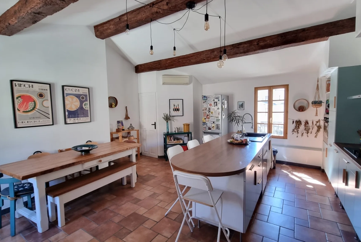 Appartement 4 pièces rénové à Sommieres - 113,49 m², proche centre-ville 